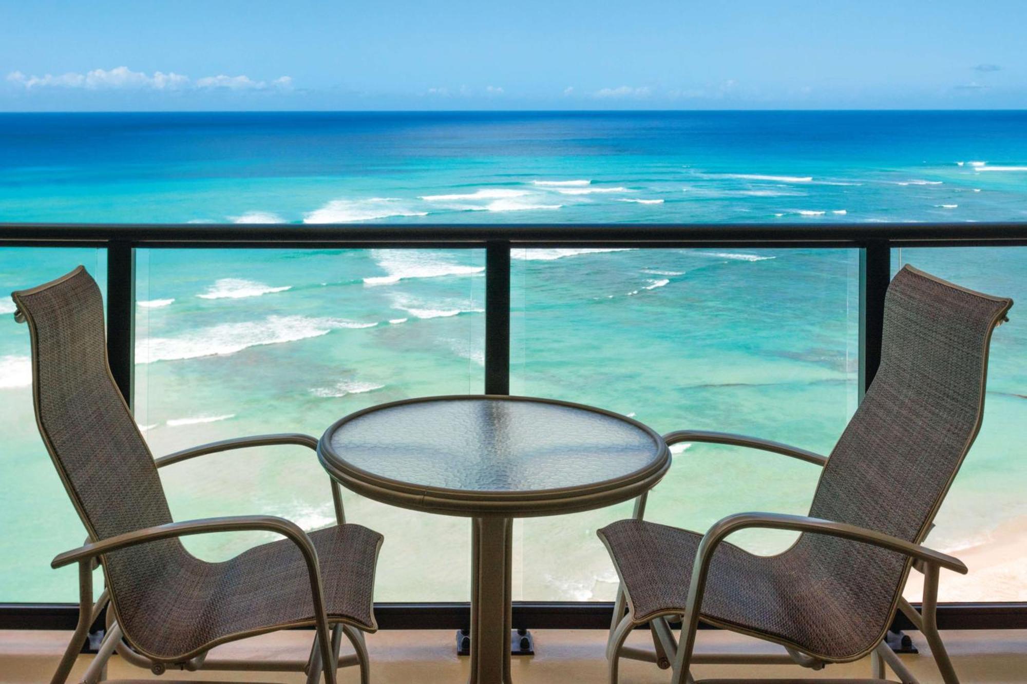 Quarto VIP com Banheira de Hidromassagem e Vista do Mar